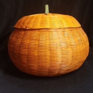 VINTAGE WICKER PUMPKIN BASKET